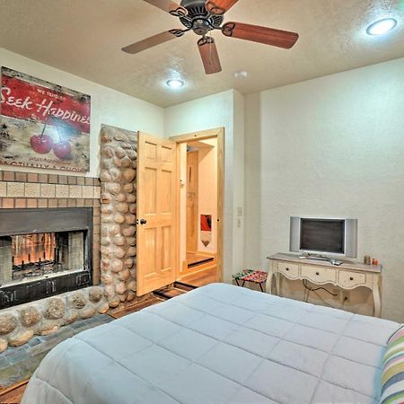 Charming Hilltop Cottage In Medicine Park! 외부 사진
