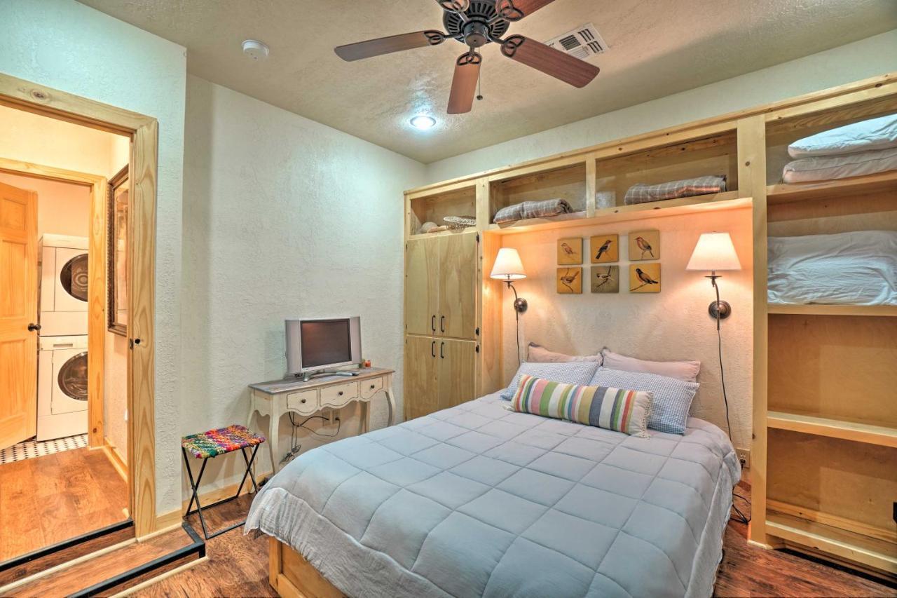 Charming Hilltop Cottage In Medicine Park! 외부 사진